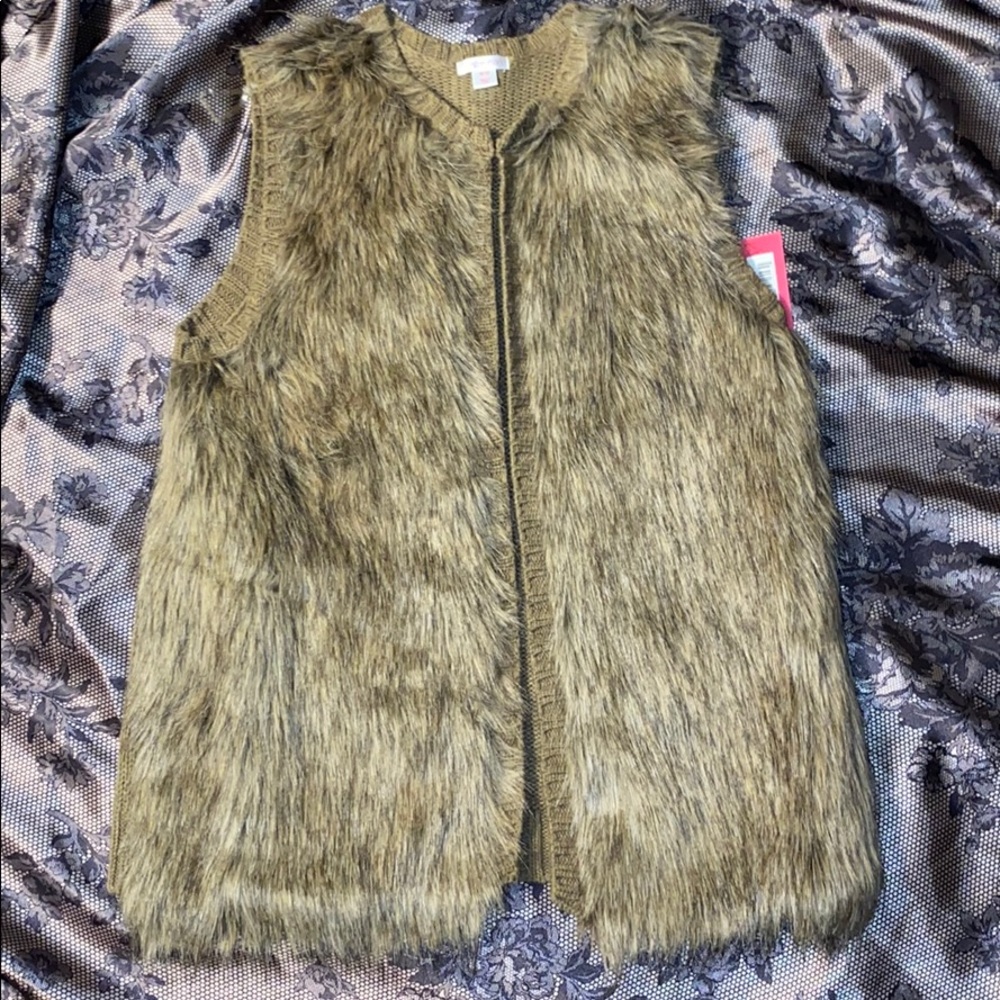 NWT Xhilaration tan faux fur sweater vest